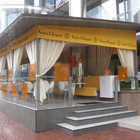 Diplomat Aparthotel Киев Екстериор снимка