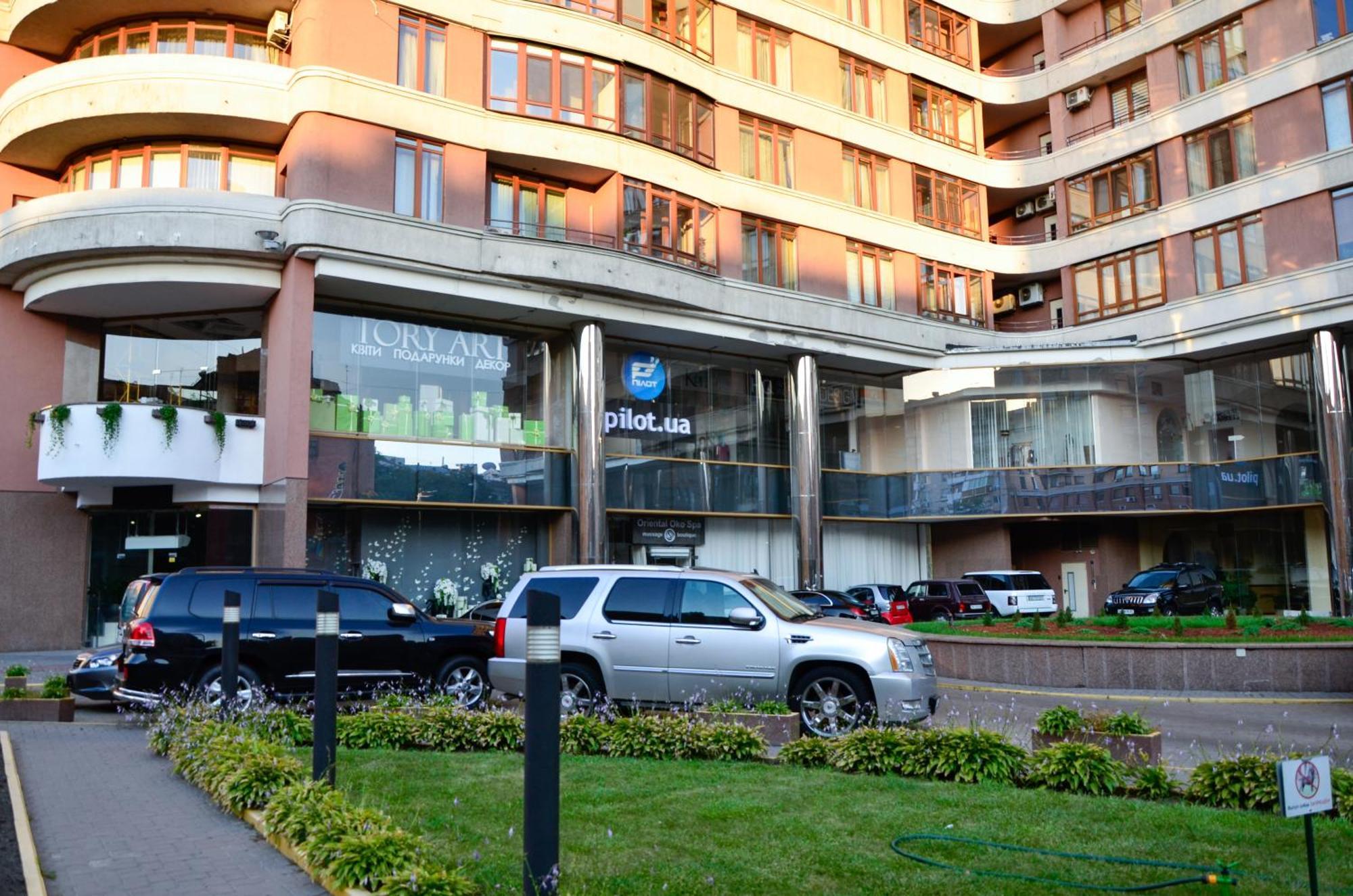 Diplomat Aparthotel Киев Екстериор снимка