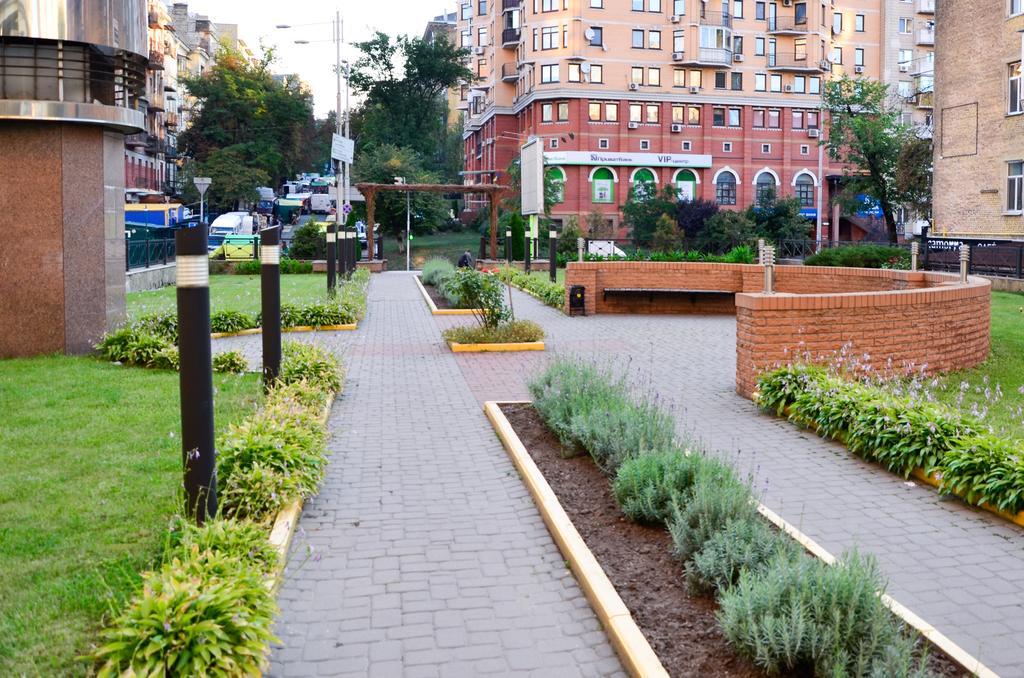 Diplomat Aparthotel Киев Екстериор снимка