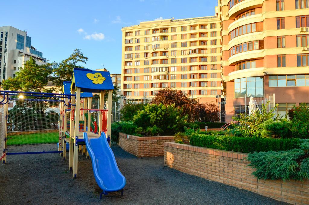 Diplomat Aparthotel Киев Екстериор снимка